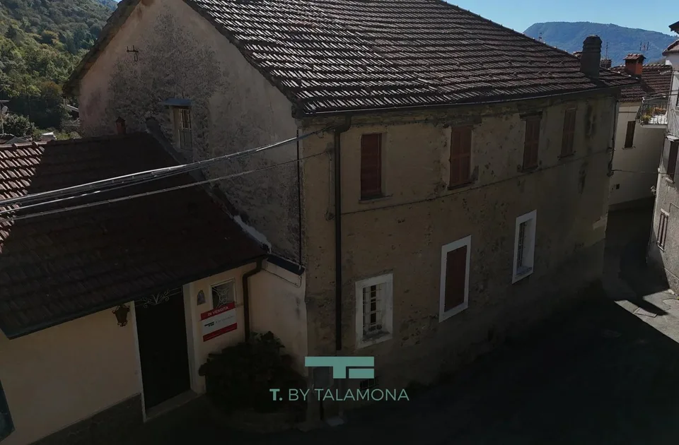 Grande casa da ristrutturare nel villaggio storico di Due Cossani – foto 8 di 11