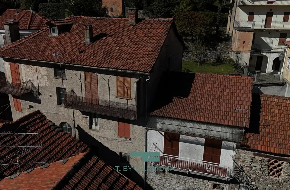 Grande casa da ristrutturare nel villaggio storico di Due Cossani – foto 10 di 11