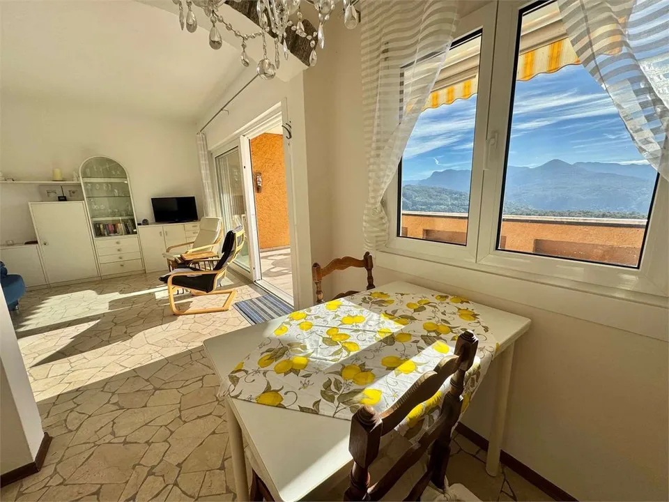 Appartamento bilocale all'ultimo piano con ampia terrazza e vista mozz