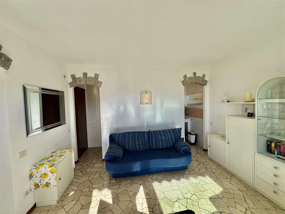 Appartamento bilocale all'ultimo piano con ampia terrazza e vista mozz