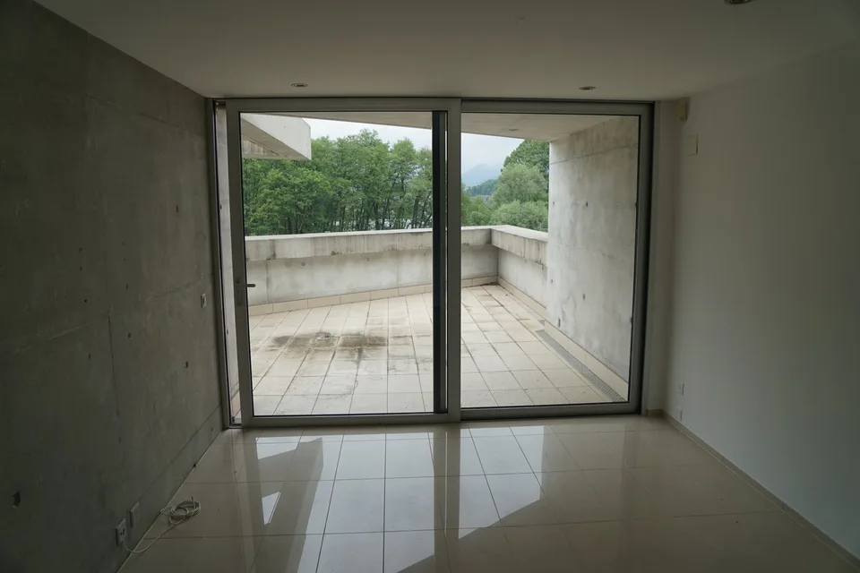 Villa unifamiliale élégante à Gentilino – 6 pièces avec vue et confort exclusifs