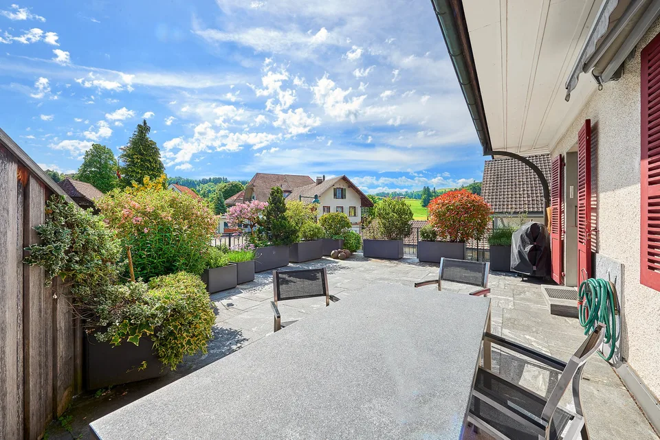 Ampia casa unifamiliare nel centro del villaggio di Niederscherli – foto 7 di 24