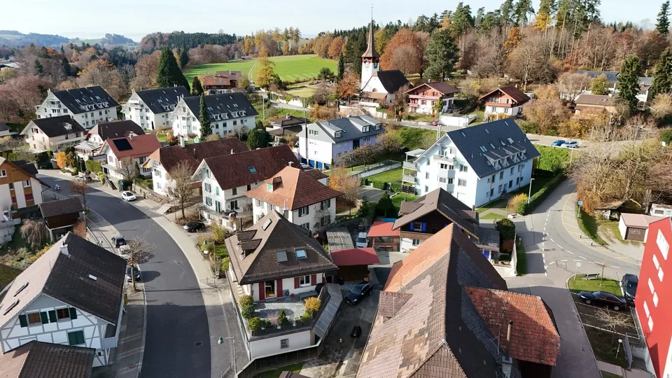 Ampia casa unifamiliare nel centro del villaggio di Niederscherli – foto 23 di 24