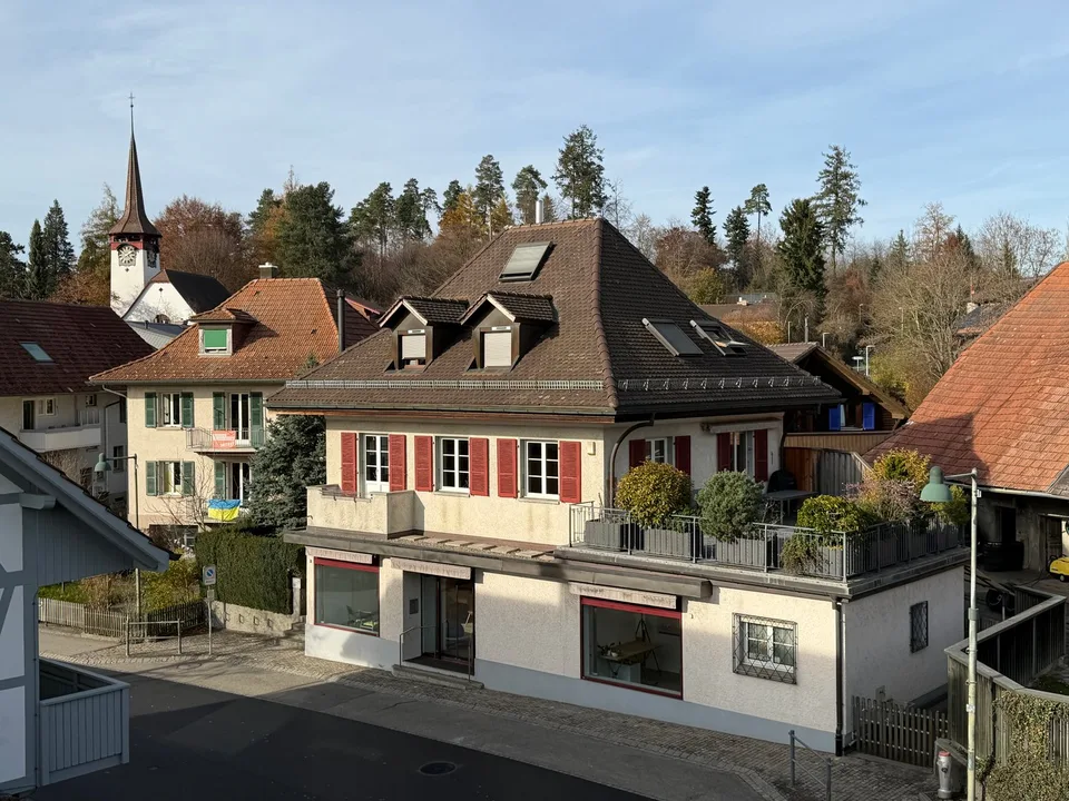 Ampia casa unifamiliare nel centro del villaggio di Niederscherli – foto 4 di 24