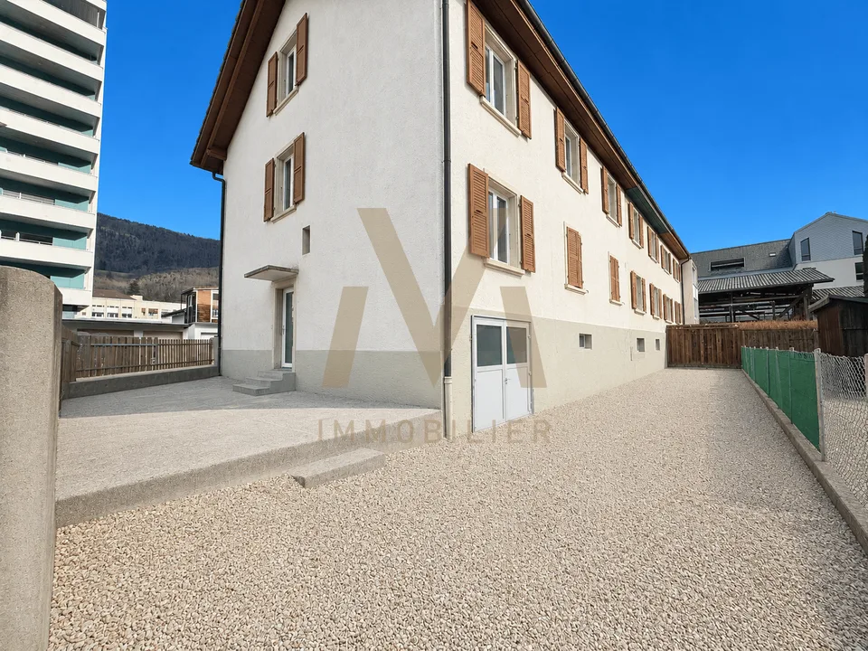 Immeuble lumineux avec 2 logements et 4 garages