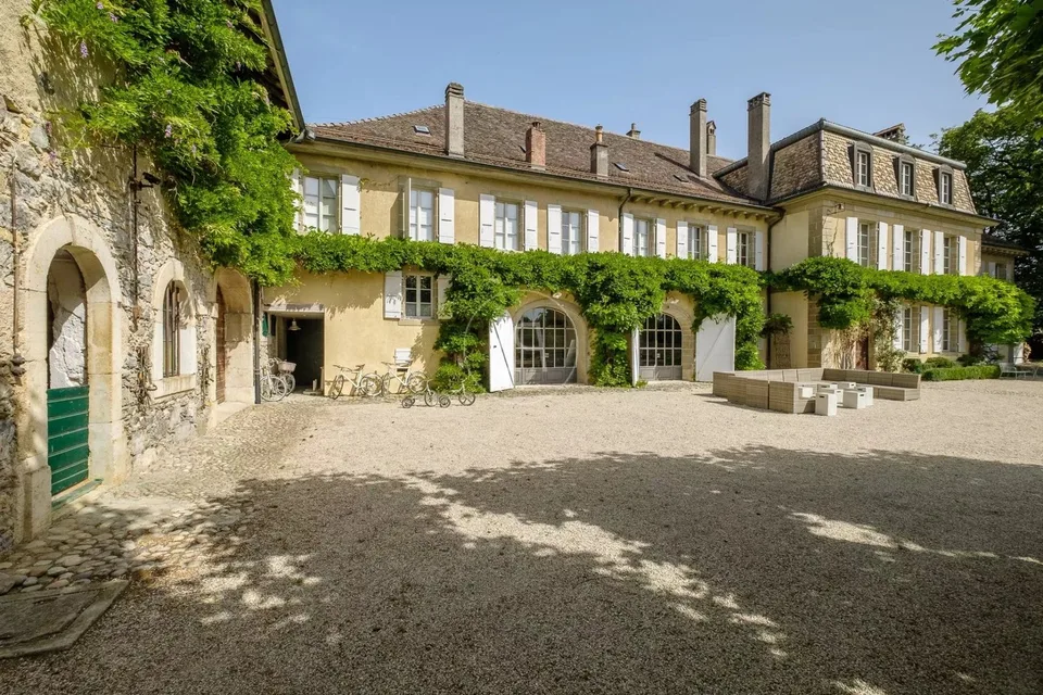 Historisches Schloss aus dem 18. Jahrhundert, Park mit 15'000 m2, zwischen Lausanne und Nyon – Foto 9 von 22