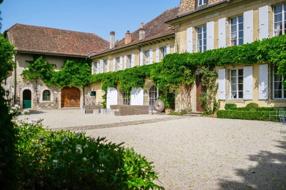 Historisches Schloss aus dem 18. Jahrhundert, Park mit 15'000 m2, zwischen Lausanne und Nyon – Foto 4 von 22