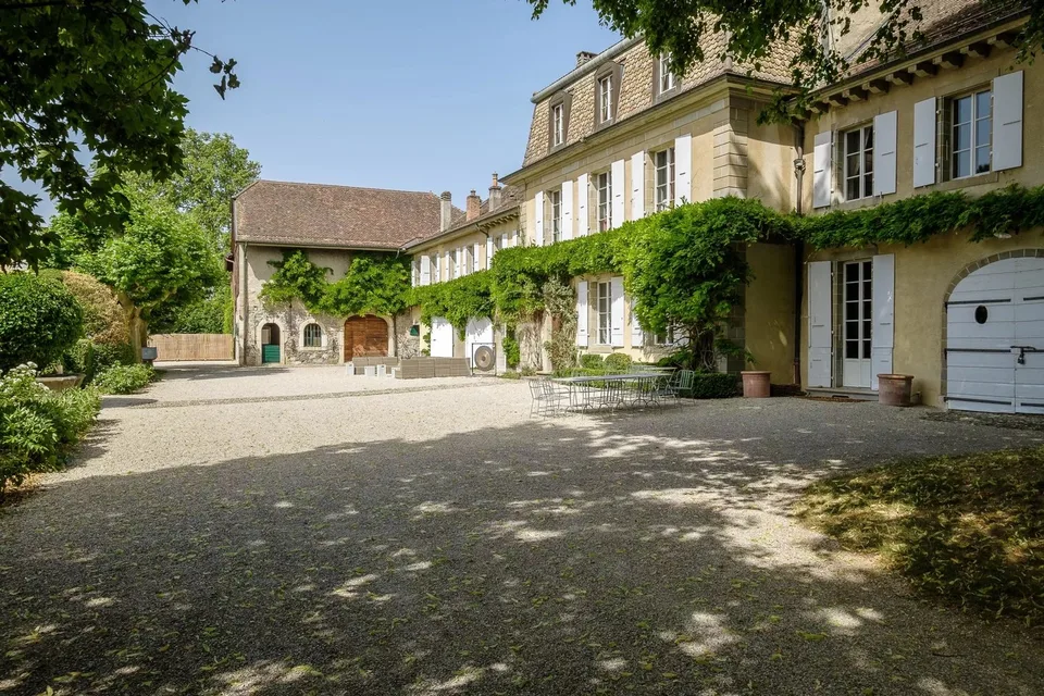 Historisches Schloss aus dem 18. Jahrhundert, Park mit 15'000 m2, zwischen Lausanne und Nyon – Foto 11 von 22