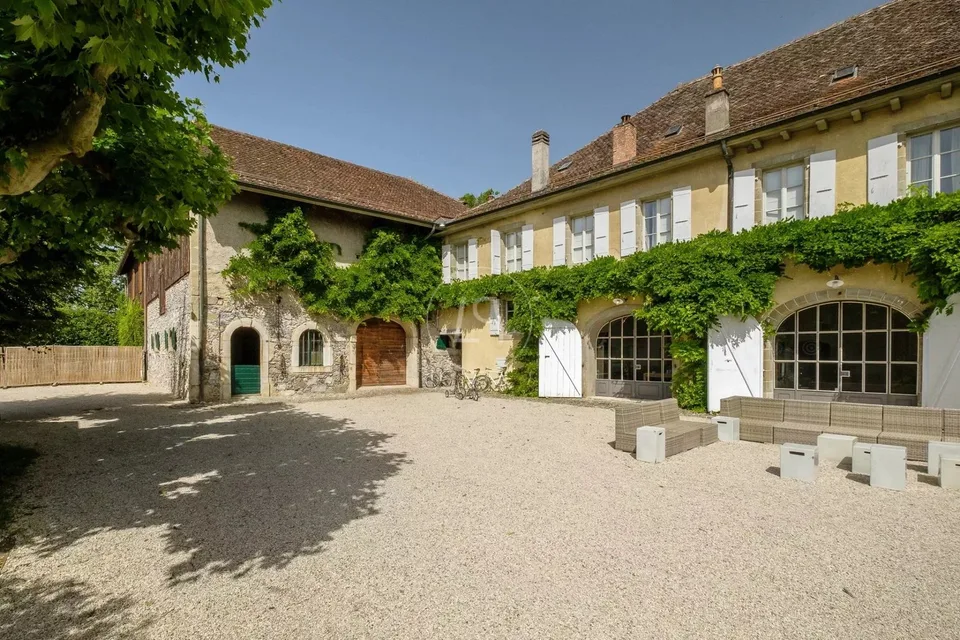 Historisches Schloss aus dem 18. Jahrhundert, Park mit 15'000 m2, zwischen Lausanne und Nyon – Foto 8 von 22