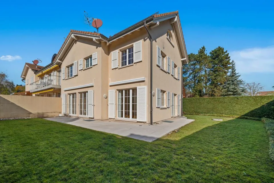 RARE | VILLA FAMILIALE 6 CHAMBRES - TERRE SAINTE