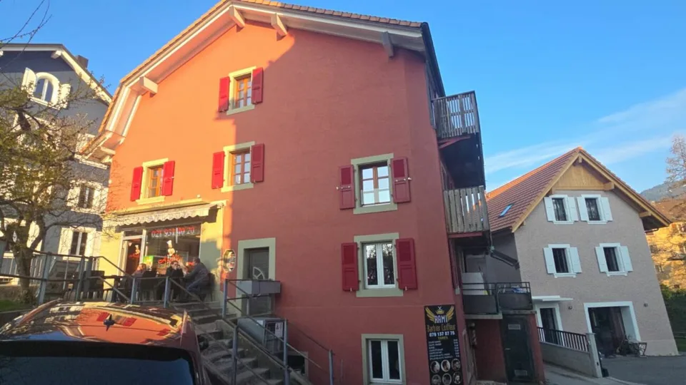 Immeuble de rendement entièrement loué