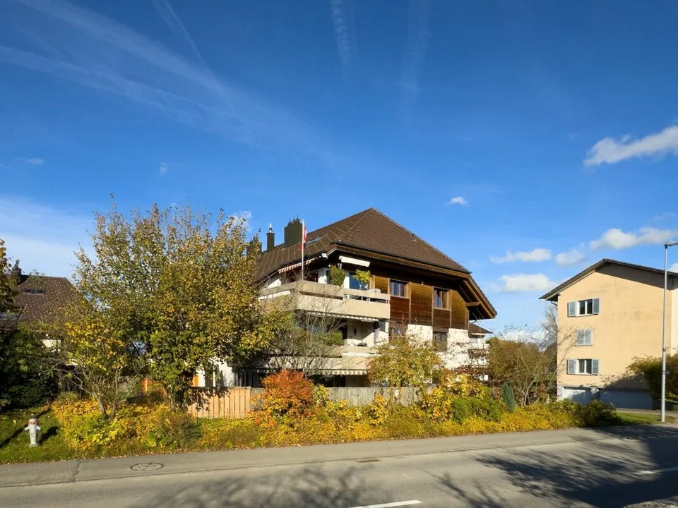 5.5-Zimmer-Galeriewohnung mit sonnigem Balkon und schöner Aussicht