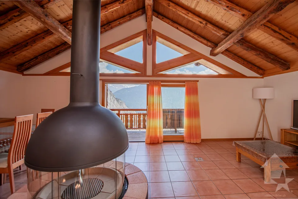 Chalet alpino con studio indipendente e vista panoramica