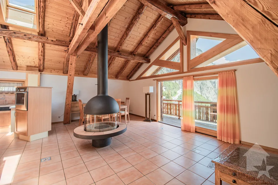 Chalet alpino con studio indipendente e vista panoramica