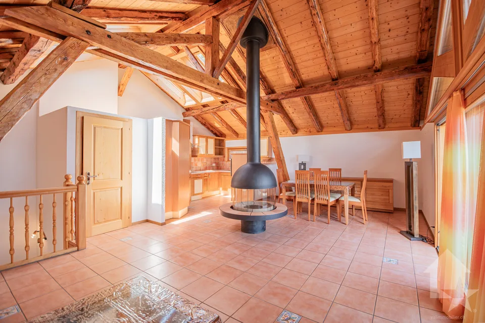 Chalet alpino con studio indipendente e vista panoramica