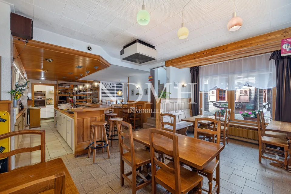 Im Herzen des Dorfes - Gebäude mit Restaurant