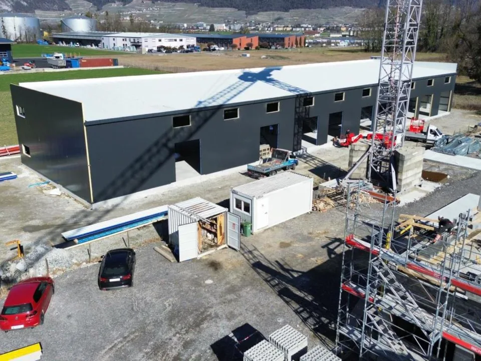 Aigle - Box en duplex pour bureaux ou atelier - Sur plans