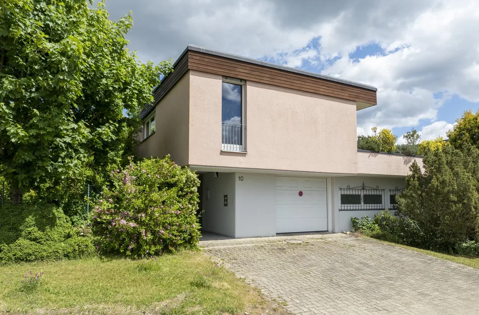 Looking for a spacious single-family home in a prime location with breathtaking views?