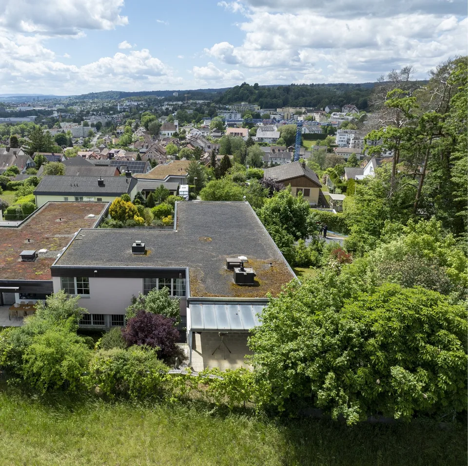 Looking for a spacious single-family home in a prime location with breathtaking views?