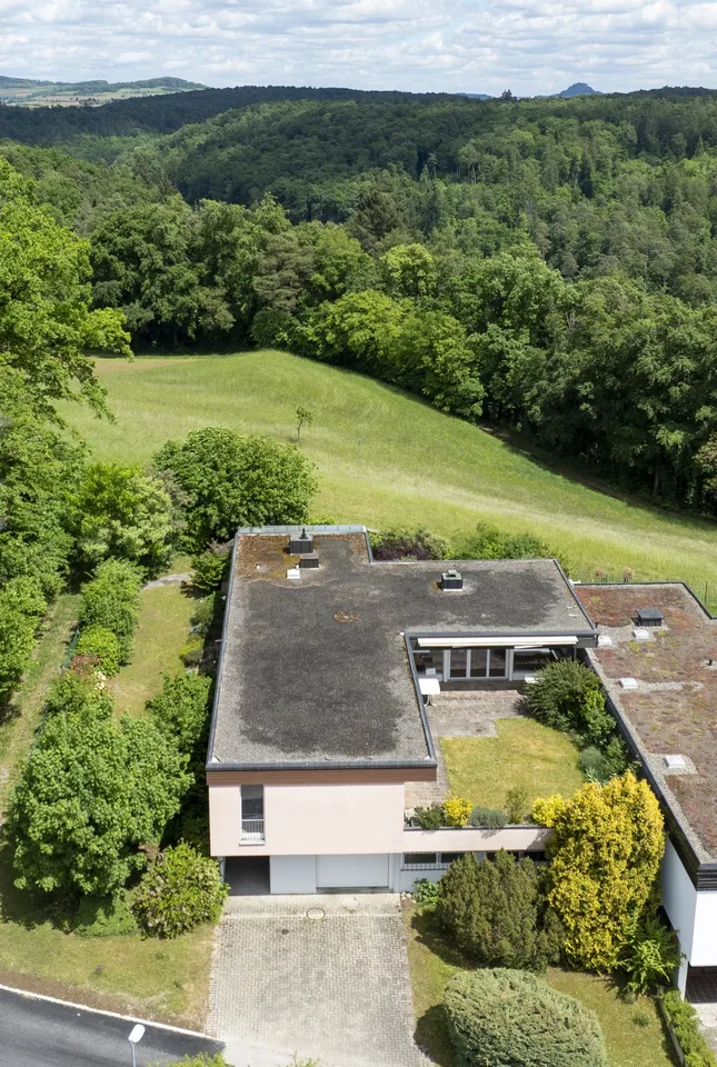 Looking for a spacious single-family home in a prime location with breathtaking views?