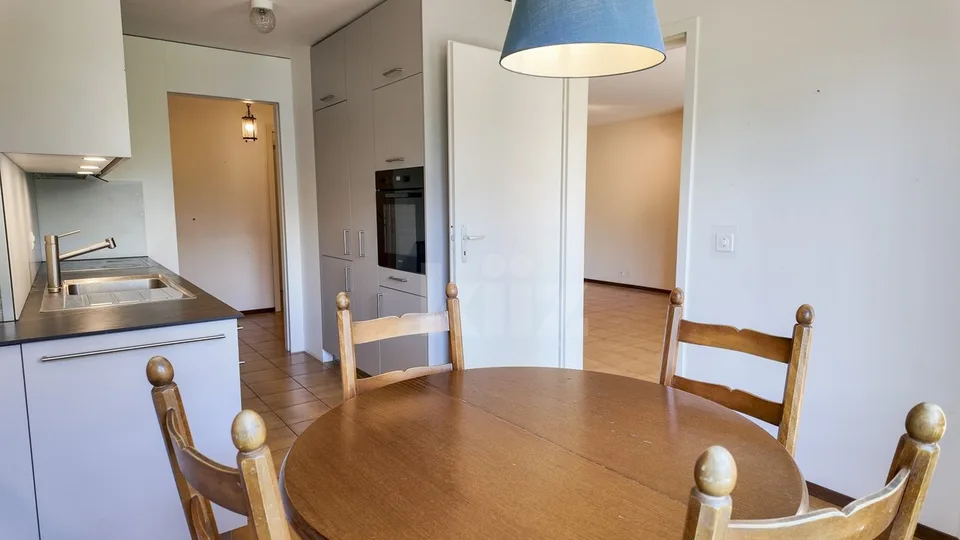 Charmantes Apartment mit Balkon in der Nähe des Sees