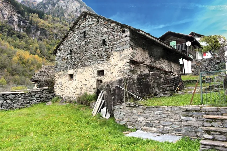 4 ½ -Zi.-Haus und Rustico zum Ausbauen sehr sonnig und ruhig – Foto 15 von 19