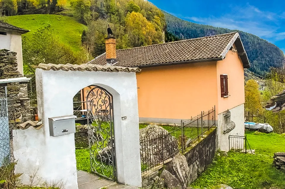 4 ½ -Zi.-Haus und Rustico zum Ausbauen sehr sonnig und ruhig