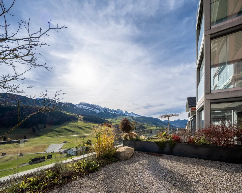 Appartamento-mansarda moderno di 5,5 locali con vista panoramica a Wildhaus