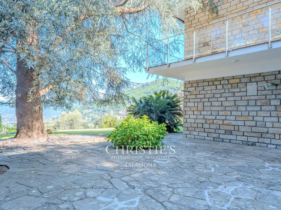 Charmantes villa mit Panoramagarten und Meerblick – Foto 12 von 13
