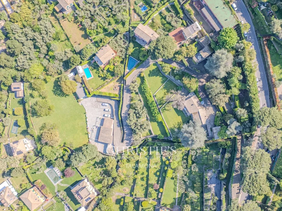 Charmantes villa mit Panoramagarten und Meerblick – Foto 7 von 13