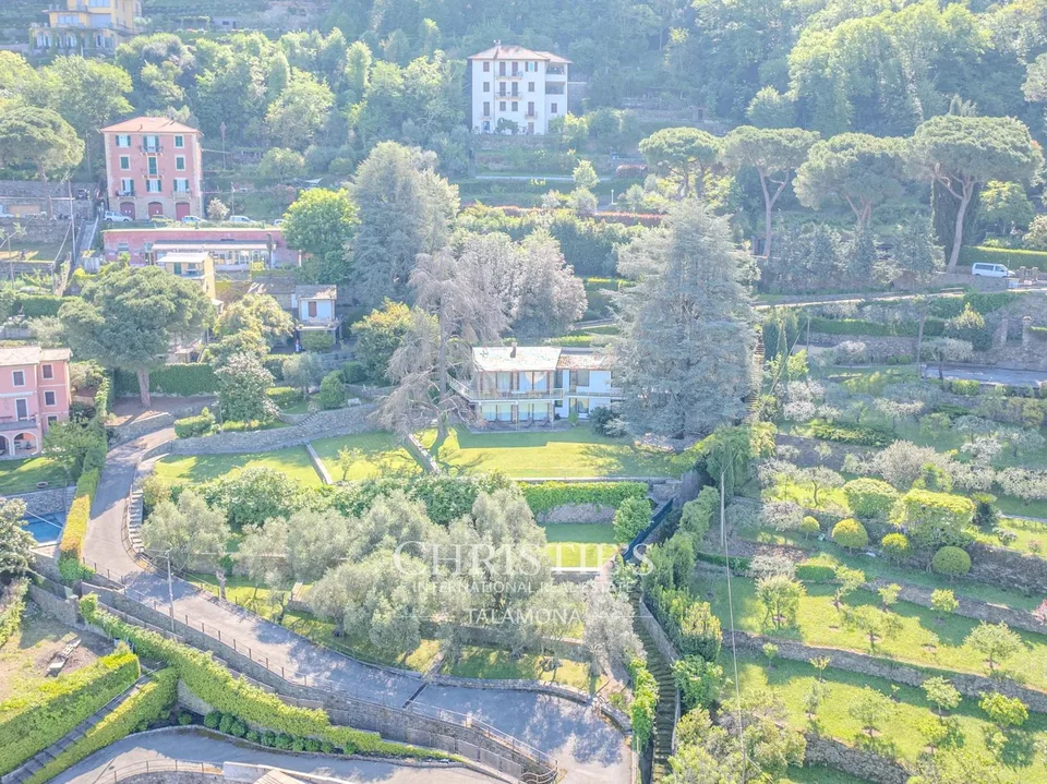 Charmantes villa mit Panoramagarten und Meerblick – Foto 9 von 13