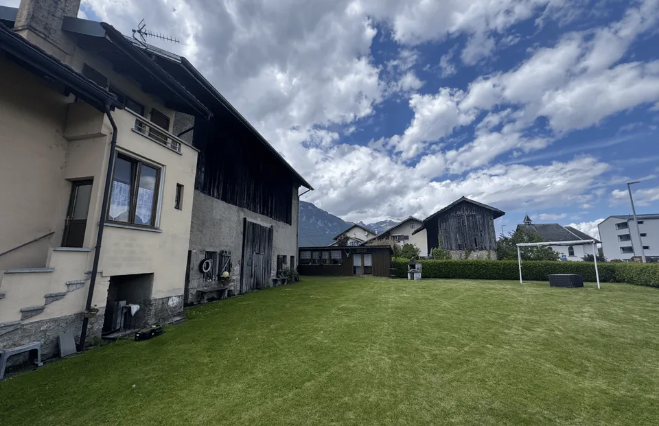 Opportunità sviluppatore – Fattoria abitabile + granaio da sviluppare – Collombey