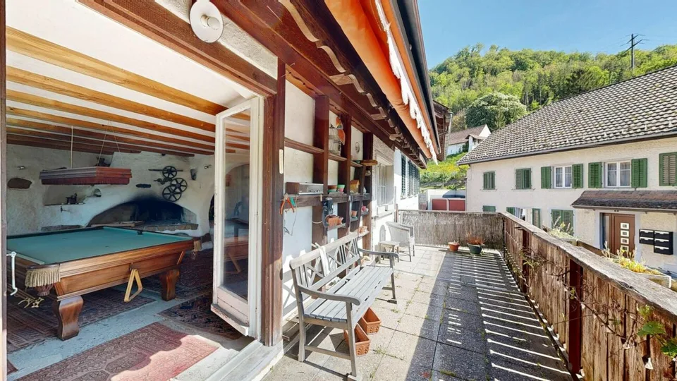 Oggetto unico per appassionati con garage / laboratorio spazioso