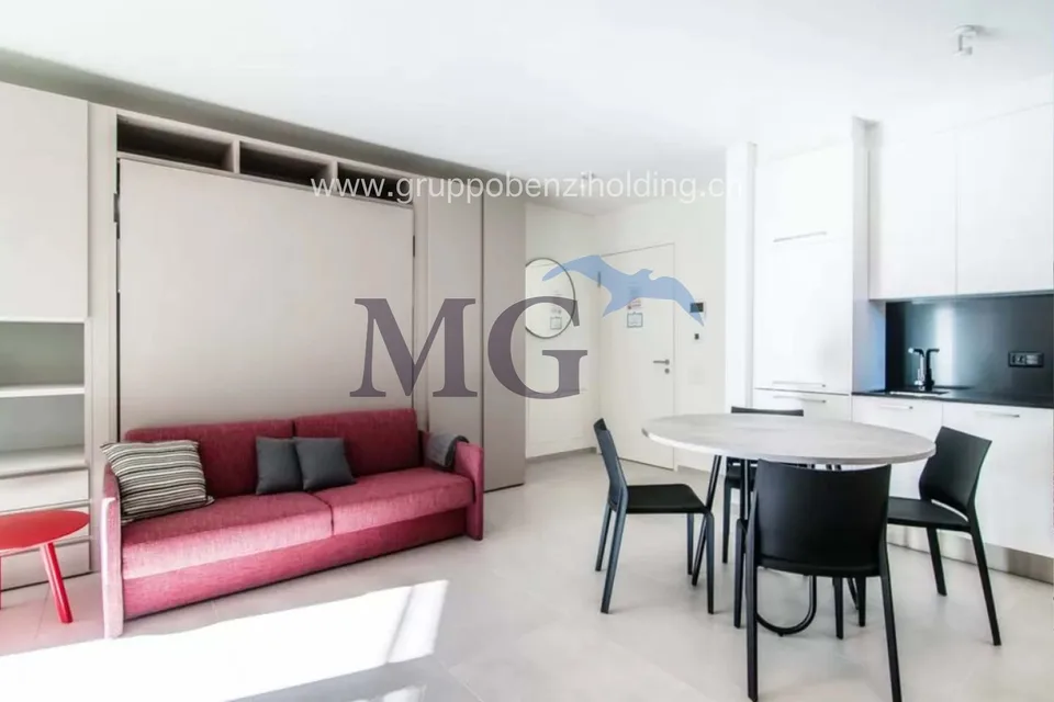Wohnung mit Möbeln, neu gebaut, mit eigenem Garten