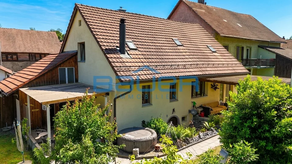 Familienparadies mit unverbaubarer Rheinlage
