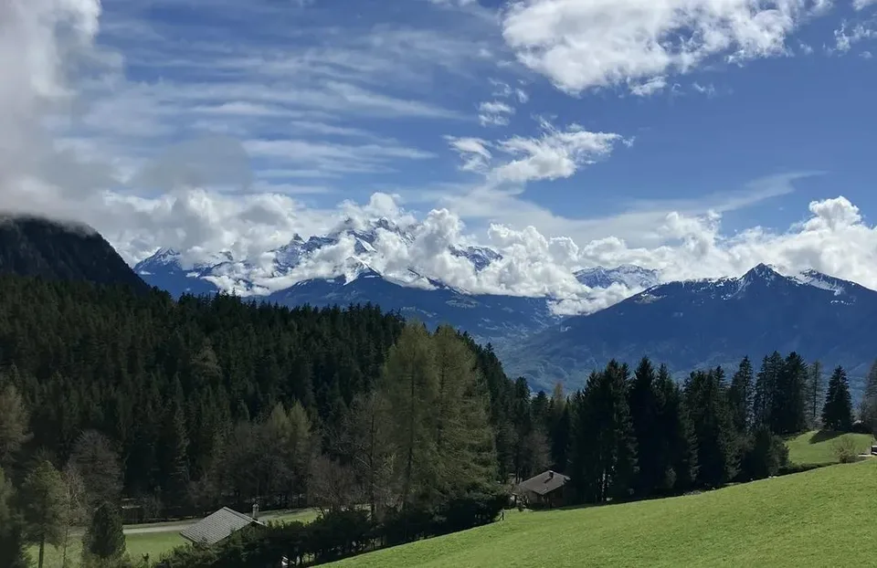 Bella casa indipendente con 2 appartamenti in vendita a Corbeyrier