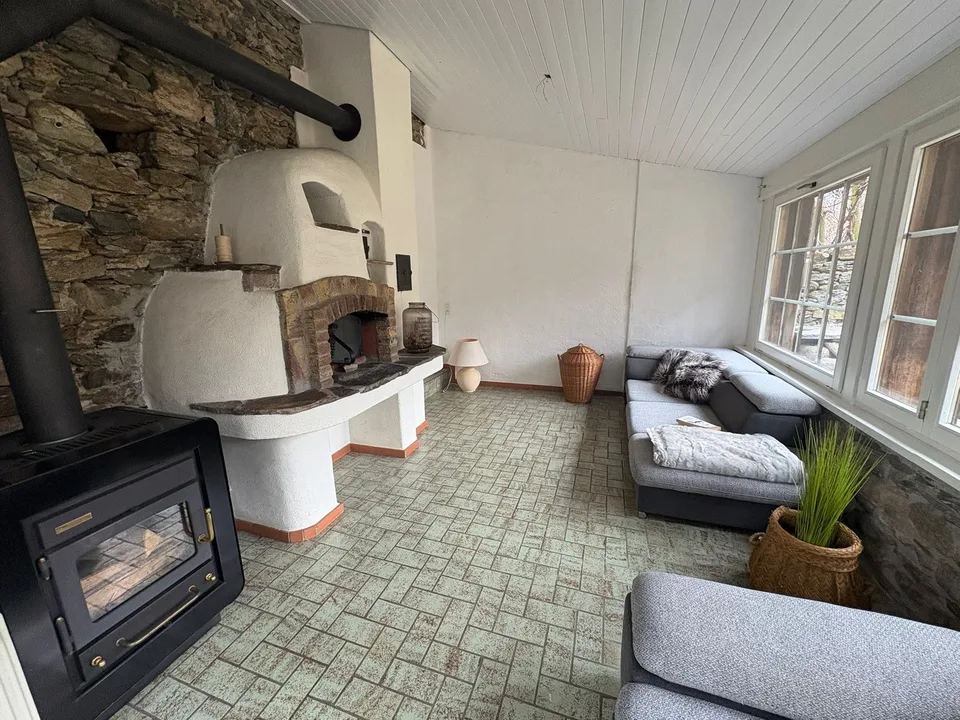 Rustikales Steinhaus mit Kamin und Pizzaofen – ideal auch als Ferienhaus