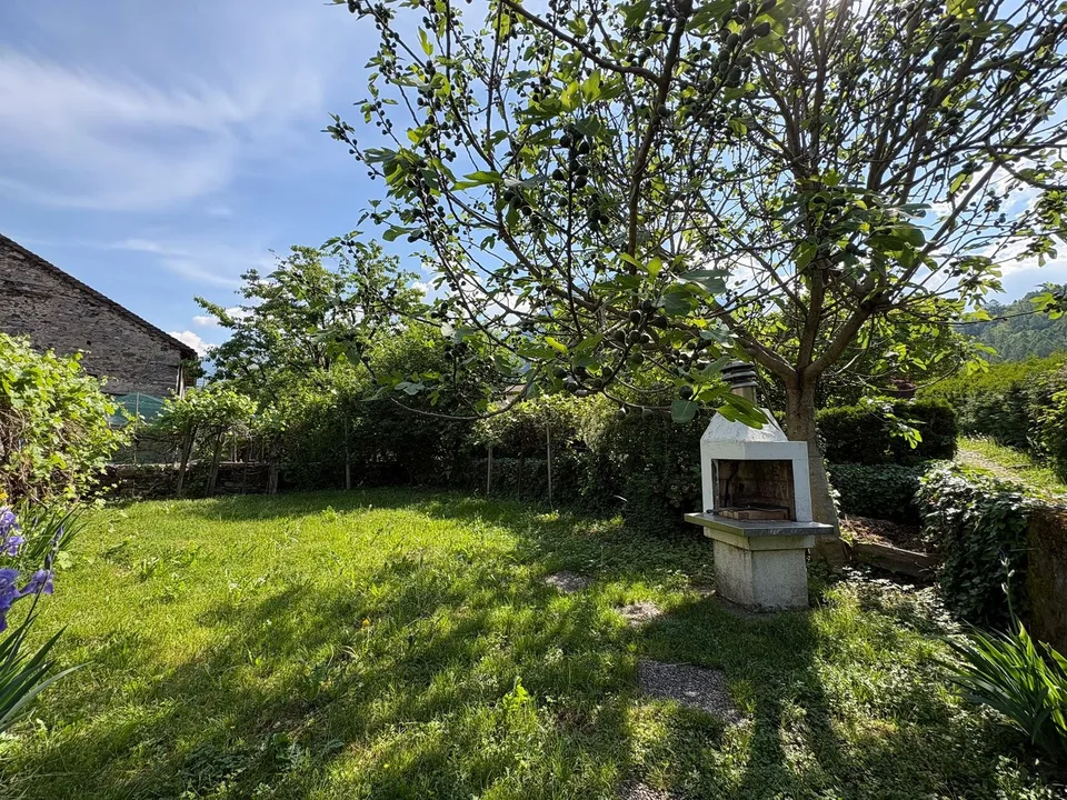Rustikales Steinhaus mit Kamin und Pizzaofen – ideal auch als Ferienhaus