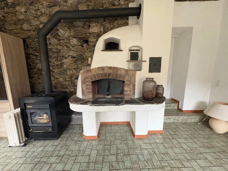 Rustikales Steinhaus mit Kamin und Pizzaofen – ideal auch als Ferienhaus