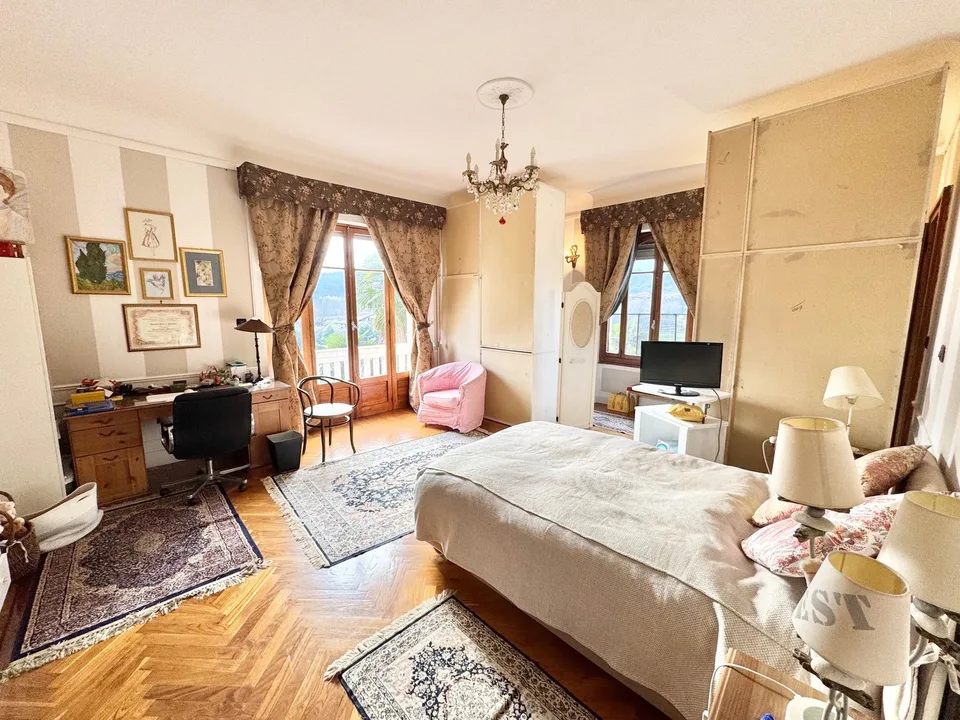 Große Villa mit schönem Garten, in sonniger Süd-Lage – Foto 18 von 24