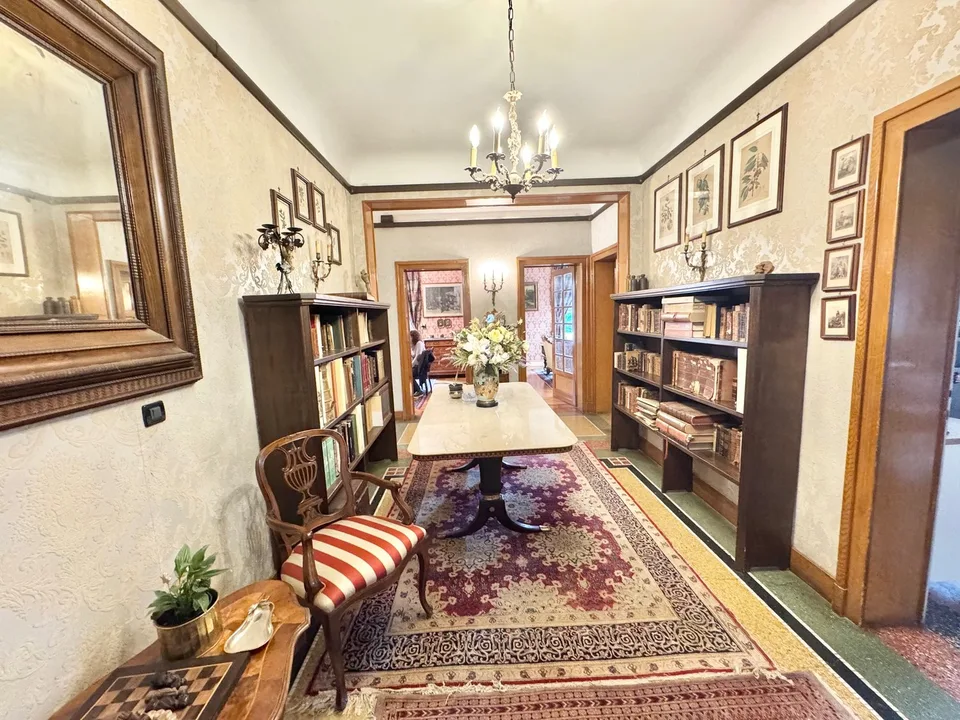 Große Villa mit schönem Garten, in sonniger Süd-Lage