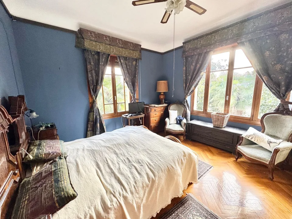 Große Villa mit schönem Garten, in sonniger Süd-Lage – Foto 21 von 24
