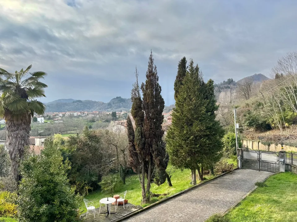 Große Villa mit schönem Garten, in sonniger Süd-Lage – Foto 24 von 24