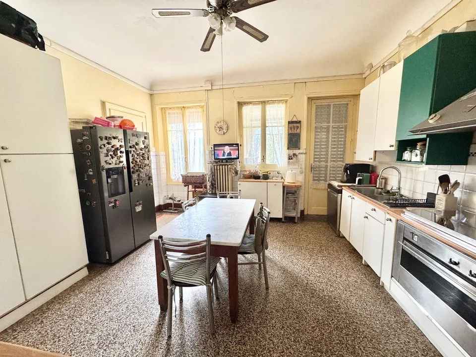Große Villa mit schönem Garten, in sonniger Süd-Lage – Foto 9 von 24