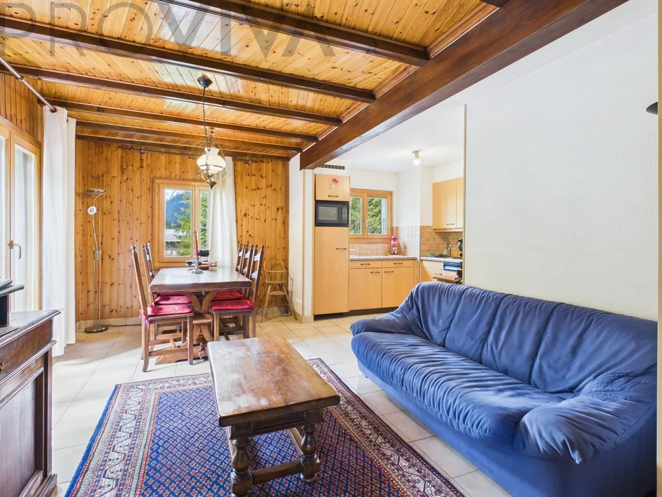 Felicità abitativa alpina - Chalet con oasi di benessere e vista montagna