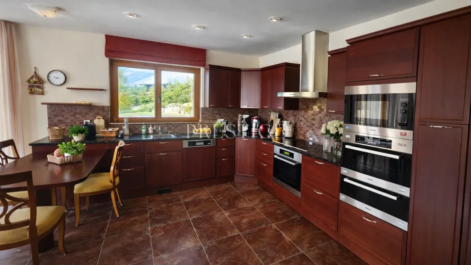 Chalet familiare di alto standing ad Anzère - Discrezione, lusso, spa & ascensore