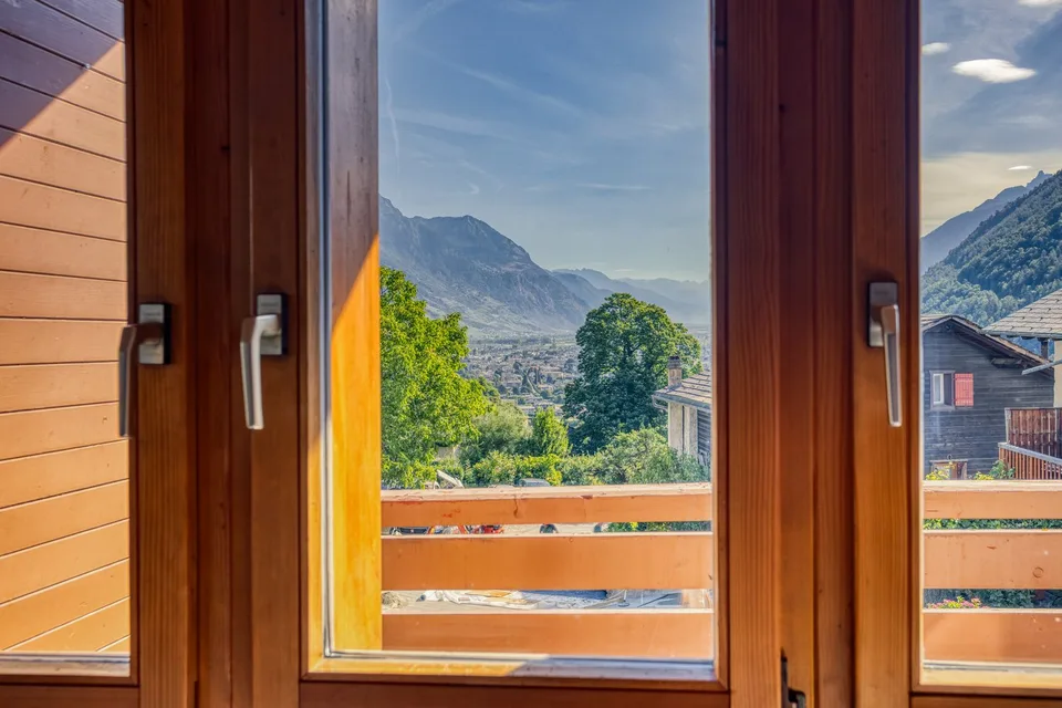 Charmanter Bungalow mit 4,5 Zimmern und Panoramablick auf die Ebene
