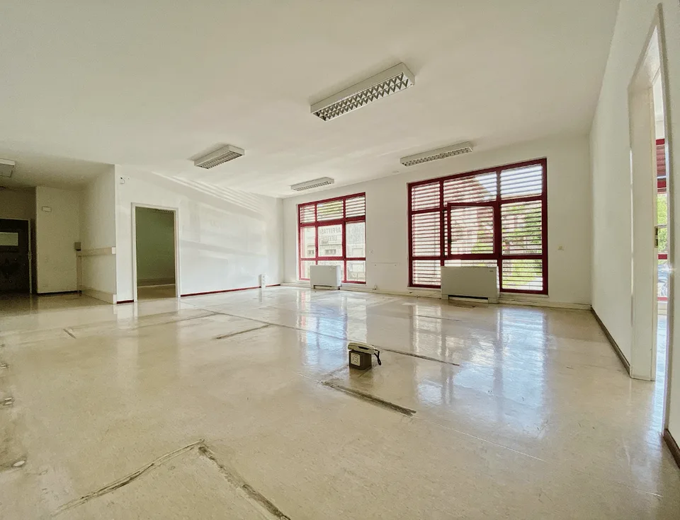 Multifunctional opportunity in the center of Mendrisio – office or apartment? You decide – photo 6 of 6