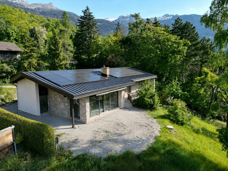 VILLA 4.5 PCES AVEC APPT. 2.5 PCES EN RÉNOVATION | VENTHÔNE