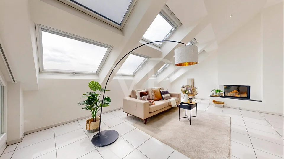 Vivre au-dessus des toits : appartement de 4,5 pièces au dernier étage avec une vue de rêve